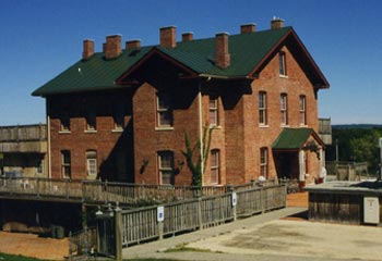 Culpitt Roofing Incorporated: Commercial Double-lock standing seam metal roofing, serving Wisconsin, Minnesota, Northern Illinois, Iowa.